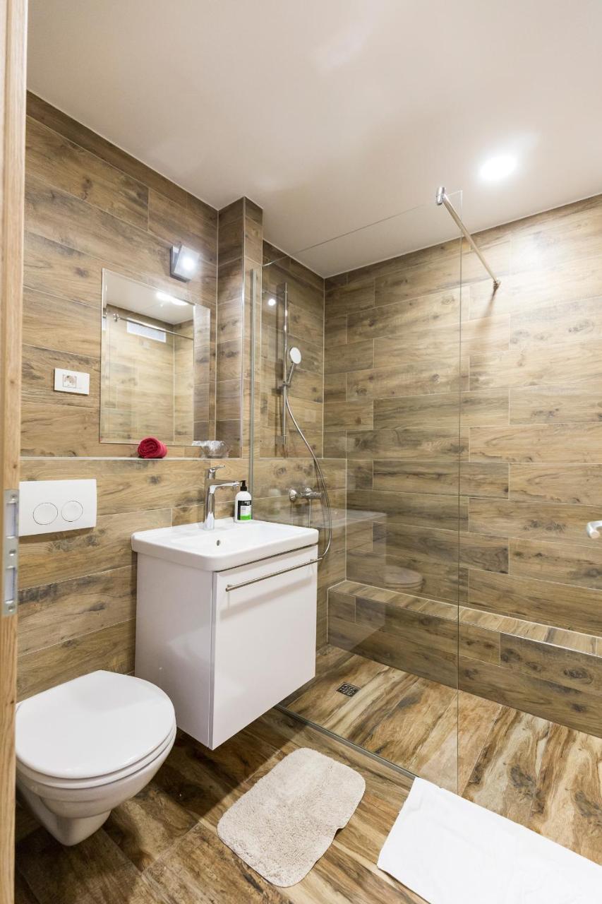 Hiša za goste Apinelo Tower 4*